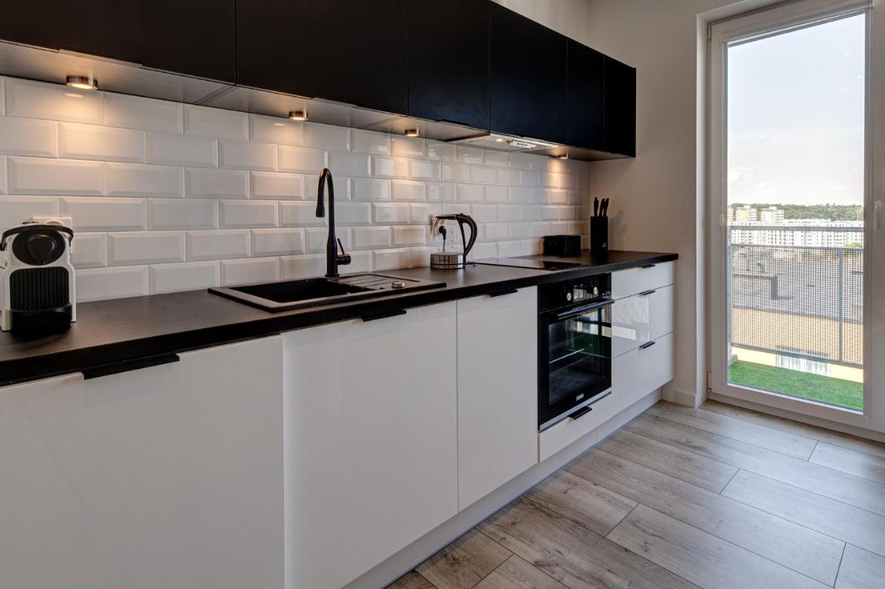 M.H. Black & White Apartment Щецин Экстерьер фото