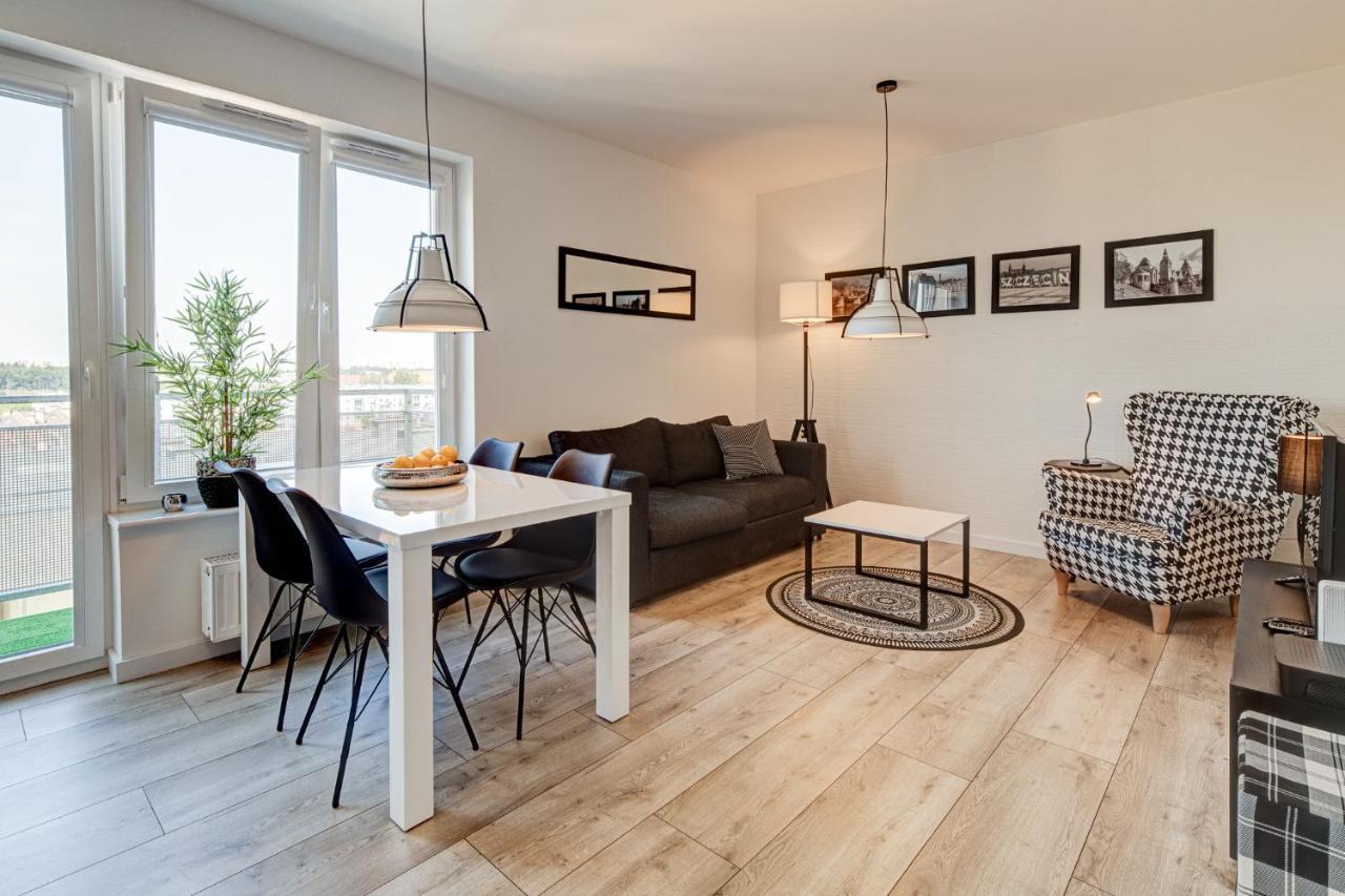 M.H. Black & White Apartment Щецин Экстерьер фото