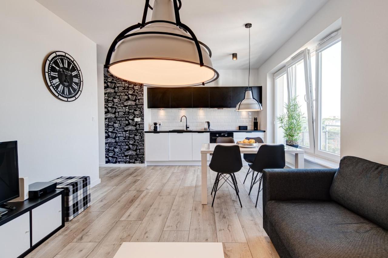 M.H. Black & White Apartment Щецин Экстерьер фото